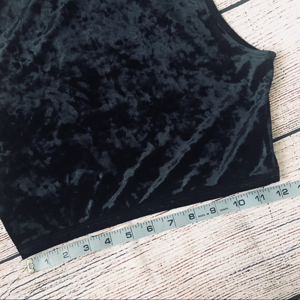 🆕 F21 Crushed Velvet Navy Crop Top - Picture 8 of 8